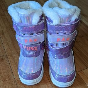 Snow boots